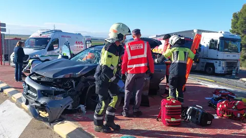Colisi&oacute;n entre cami&oacute;n y turismo en un accidente de tr&aacute;fico esta ma&ntilde;ana en Valtierra