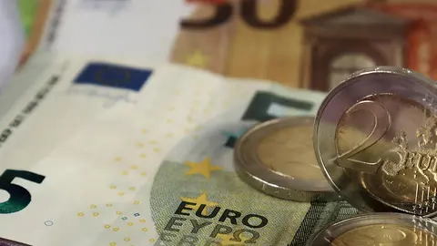 dinero pr&eacute;stamo euros billetes monedas robo