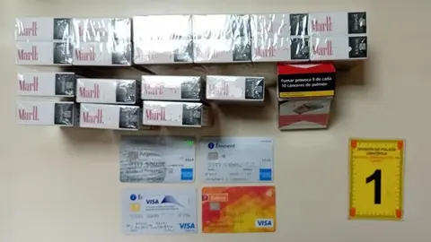 Tarjetas decomisadas y tabaco estafado
