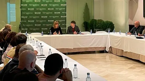 Ana Ollo y Javier Aracama en la presentaci&oacute;n de Gora Gora Fest 2024 en Tudela