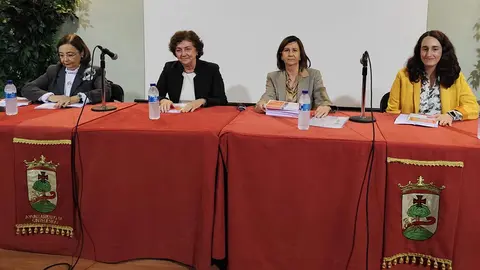 Las autoras Mercedes Gal&aacute;n, M.&ordf; Teresa Hualde, Raquel Idoate y Marian Salvador en la presentaci&oacute;n del libro