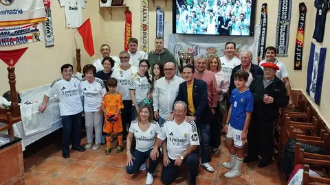 Pe&ntilde;a Real Madrid recibe r&eacute;plica de la Champions
