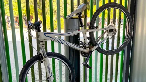 Estaci&oacute;n de mantenimiento de bicicletas BIKI