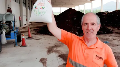 La materia org&aacute;nica se transforma en compost para abono en las plantas de tratamiento