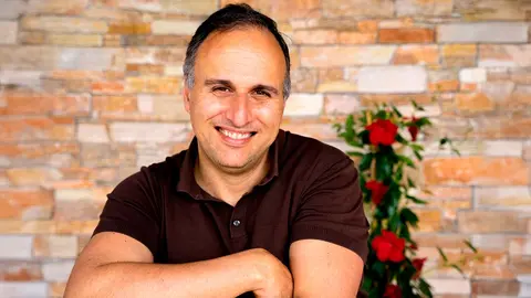 El neur&oacute;logo &Aacute;ngel Fern&aacute;ndez D&iacute;az acumula m&aacute;s de veinte a&ntilde;os de experiencia