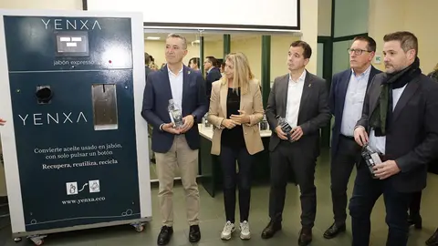 Arguedas acogi&oacute; la demostraci&oacute;n de la innovadora m&aacute;quina desarrollada por la empresa navarra Yenxa, capaz de transformar 400 ml de aceite usado en 1 litro de jab&oacute;n para lavadora