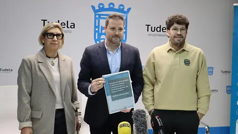 En la presentaci&oacute;n del informe participaron la concejala de Cultura Ic&iacute;ar Les, el alcalde de Tudela Alejandro Toquero y el representante de la empresa redactora del informe, Javier Espinosa