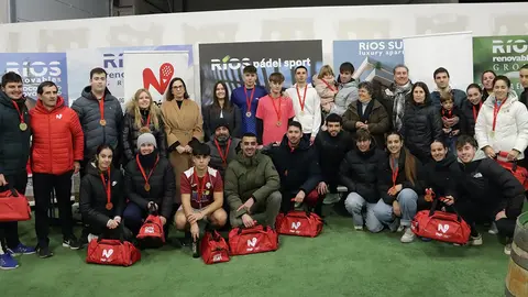 Todas las parejas ganadoras recibieron medallas y trofeos que reconocieron su esfuerzo y calidad en el torneo