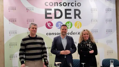 Desde la izquierda, Eusebio S&aacute;ez, presidente comisi&oacute;n ejecutiva; Alejandro Toquero, presidente y Sandra Calvo, gerente en funciones del Consorcio Eder en la presentaci&oacute;n de Tudela