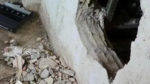 agujero butr&oacute;n butron pared roto obras