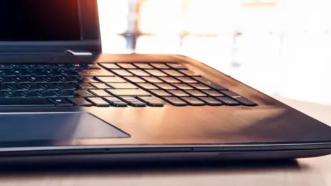 ordenador port&aacute;til laptop pc computadora