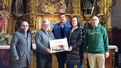 La Coral Virgen de la Paz entrega un donativo para la reparaci&oacute;n de la campana mayor de Cintru&eacute;nigo