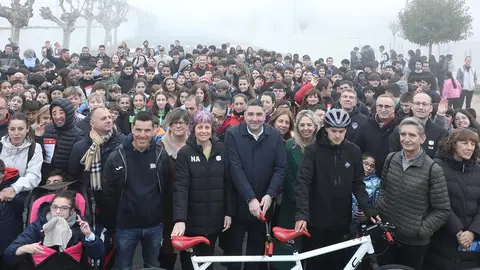 La consejera Esnaola con los y las participantes en la jornada, que posaron en una foto de grupo