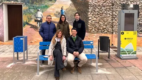 La iniciativa, en colaboraci&oacute;n con el Grupo Enhol, utiliza 5.500 tapones reciclados y fomenta la concienciaci&oacute;n sobre el reciclaje y la sostenibilidad