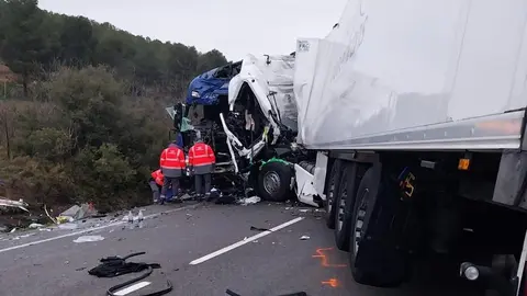La v&iacute;a permanece cerrada y se investigan las causas del siniestro