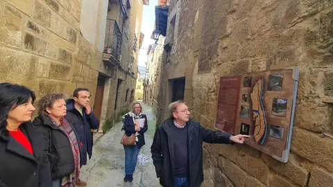 La visita llevada a cabo el martes 4 de marzo por Uncastillo ha permitido contemplar la riqueza patrimonio ligada a la historia sefard&iacute; del municipio