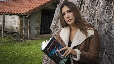 Dolores Redondo irrumpi&oacute; en la literatura con la exitosa Trilog&iacute;a del Bazt&aacute;n.jpg
