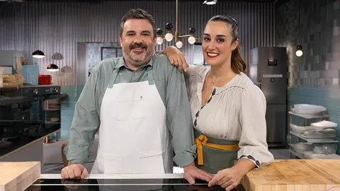 Ander Gonz&aacute;lez y Gabriela Uriarte, presentadores de A Bocados