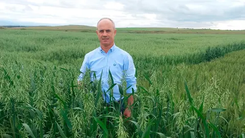 Salvador Moreno Ruiz, en los campos de Sartaguda