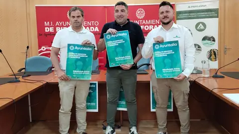 El acto de presentaci&oacute;n de Ayuntalia cont&oacute; con la participaci&oacute;n de Danny Im&iacute;zcoz, Tirso Calvo y Patxi Mart&iacute;nez