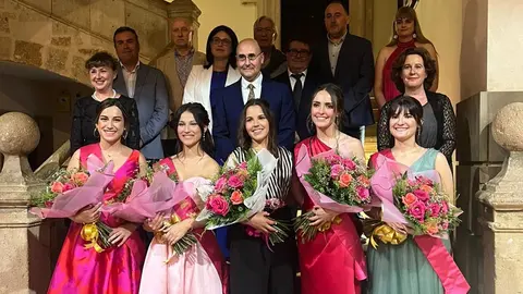 Presentaci&oacute;n de Reinas y Damas 1