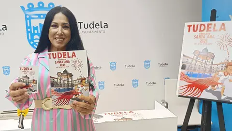 La concejal de Festejos del Ayuntamiento de Tudela, Ver&oacute;nica Gormedino, durante la presentaci&oacute;n del programa de Fiestas de Santa Ana 2025