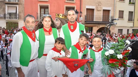 Imposici&oacute;n del pa&ntilde;uelo en la reja de Santa Ana Tudela 2025 1