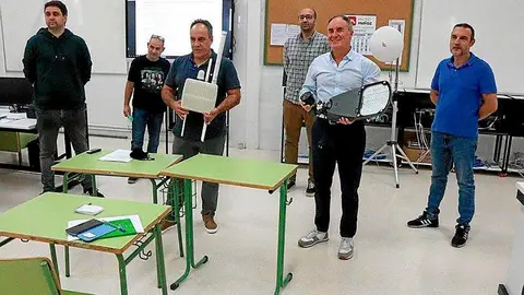 Alumnos durante una pr&aacute;ctica del curso de Fabricaci&oacute;n Inteligente en una edici&oacute;n anterior del CIP ETI de Tudela