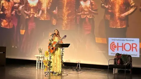 La presentaci&oacute;n cont&oacute; con la participaci&oacute;n de la cantautora local SoniAMar