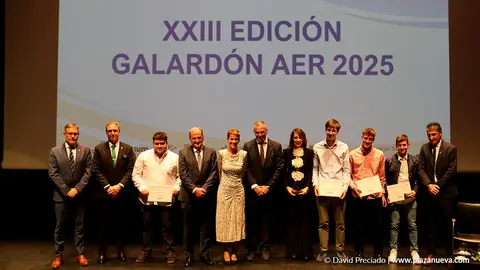 XXIII edici&oacute;n de los Galardones AER en Cintru&eacute;nigo, con autoridades, empresarios y j&oacute;venes talentos galardonados representando el esfuerzo colectivo de la Ribera