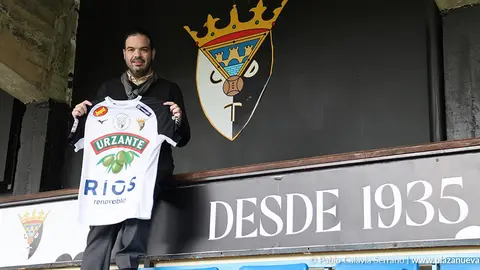El presidente Ram&oacute;n L&aacute;zaro con la el&aacute;stica del CD Tudelano