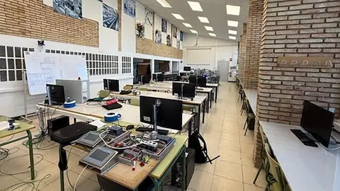 Acto de inauguraci&oacute;n aula ATECA II en el IES Gonzalo de  Berceo de Alfaro 2