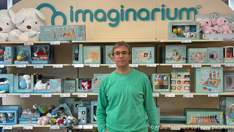 El gerente de Juguettos en Tudela, Licio del Barrio Jr., analiza qu&eacute; piden este a&ntilde;o los ni&ntilde;os y por qu&eacute; el juego compartido con los padres es m&aacute;s necesario que nunca