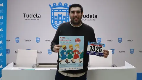 El concejal de deportes del Ayuntamiento de Tudela, Mart&iacute;n L&oacute;pez Villacast&iacute;n, presenta las novedades de la San Silvestre 2025