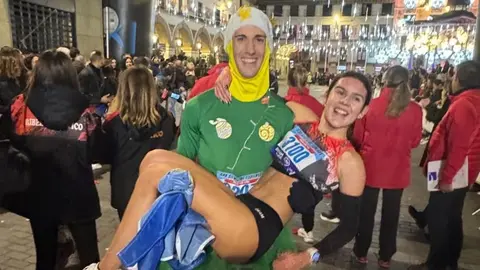 Ganadores de la categor&iacute;a popular de la San Silvestre de Tudela 2025, Mar&iacute;a Aldu&aacute;n y &Oacute;scar Aguado.