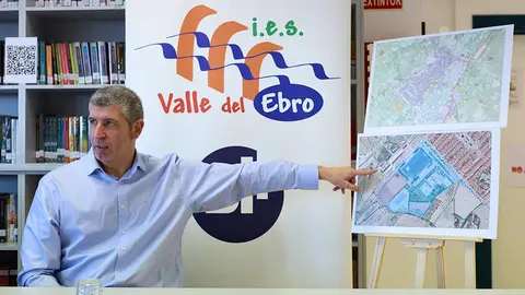 Un momento de la explicaci&oacute;n de la ubicaci&oacute;n del nuevo instituto