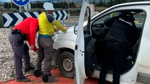 Furg&oacute;n interceptado en Murchante por la Polic&iacute;a Foral con drogas, armas y circulando a 129 km/h. Veh&iacute;culo inmovilizado tras el operativo.