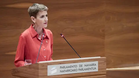 Archivo - La presidenta del Gobierno de Navarra, Mar&iacute;a Chivite, en el pleno del Parlamento de Navarra.