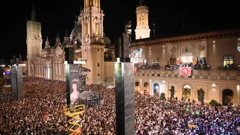 Archivo - Preg&oacute;n de inicio de las Fiestas del Pilar, desde el balc&oacute;n del Ayuntamiento de Zaragoza en 2025