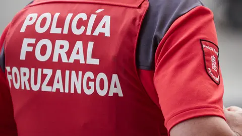 Archivo - Un agente de la Polic&iacute;a Foral en una imagen de archivo.