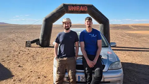 Juan Daniel Zueco y Javier Manuel Sauras participaron en el rally humanitario Uniraid y su equipo fue reconocido como ganador del Proyecto Solidario por su ayuda en aldeas del sur de Marruecos.