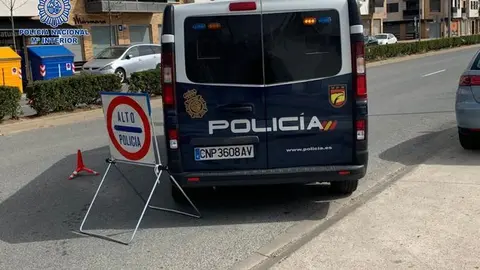 Archivo - Control de Polic&iacute;a Nacional en La Rioja