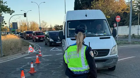 Control en la glorieta de &Aacute;frica, con el resultado de tres denuncias administrativas