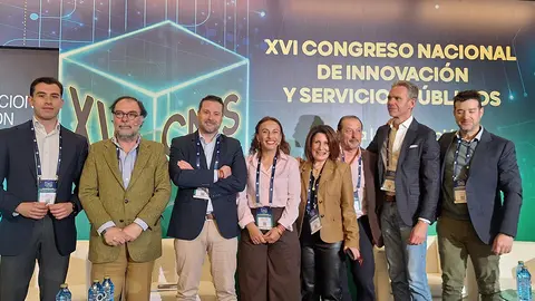 Alejandro Toquero, junto al resto de participantes en el XVI Congreso Nacional de Innovaci&oacute;n y Servicios P&uacute;blicos (CNIS 2026)