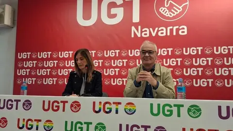 El secretario general de UGT en Navarra, Lorenzo R&iacute;os, y la secretaria del &Aacute;rea Externa y Pol&iacute;ticas Sindicales, Eva Azanza.