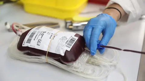 Archivo - Una bolsa de sangre.