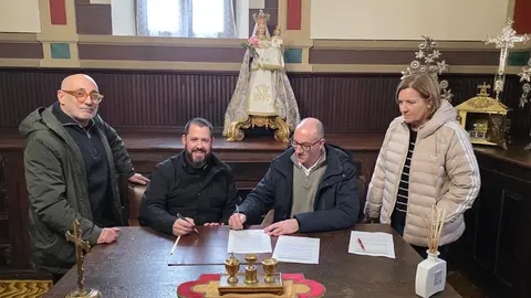El Ayuntamiento de Corella y el Arzobispado de Pamplona suscriben un convenio para renovar la iluminaci&oacute;n LED de la iglesia de San Miguel, reducir el consumo energ&eacute;tico m&aacute;s de un 70 % y facilitar su apertura en horario estable