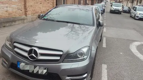 Detenido un var&oacute;n de 21 a&ntilde;os por un presunto delito de falsedad documental. Conduc&iacute;a su turismo con una placa extranjera que no correspond&iacute;a con el n&uacute;mero de bastidor del turismo, estando la placa original caducada.