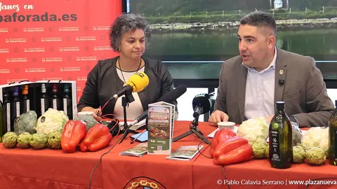 Diana Osorio Valencia, concejal de Turismo del Ayuntamiento de Ribaforada, y el alcalde Tirso Calvo Zardoya