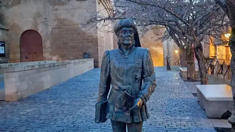 Inauguraci&oacute;n en Olite de la Escultura del Pr&iacute;ncipe de Viana de Jes&uacute;s Ukar Muruz&aacute;bal